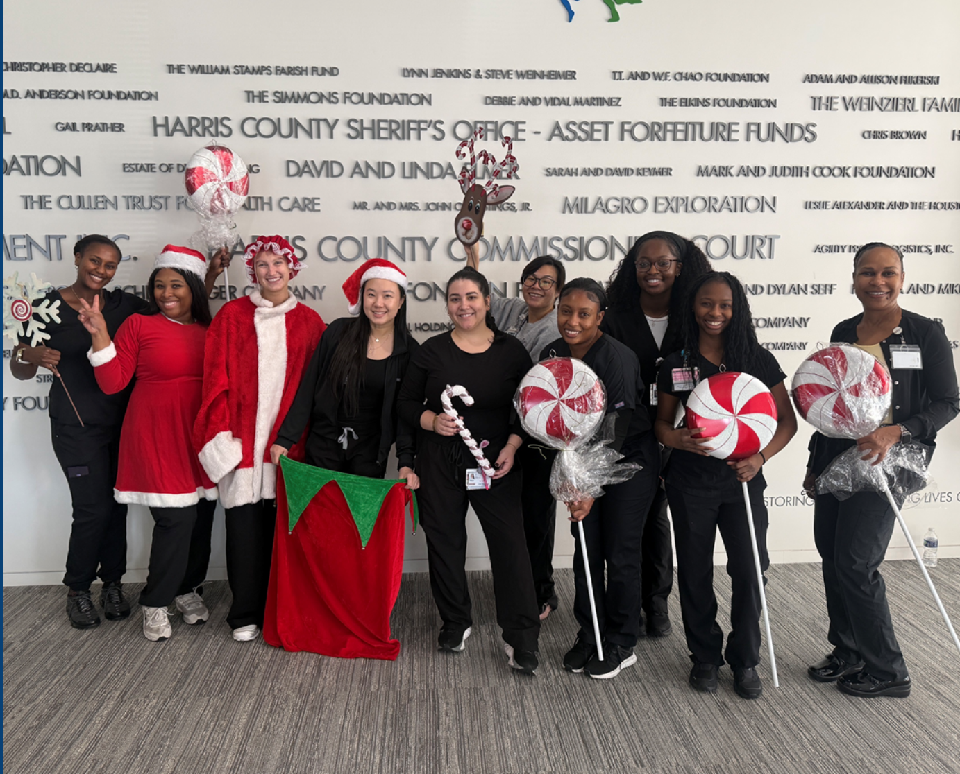TLU Nursing students in Houston help with Christmas decorations